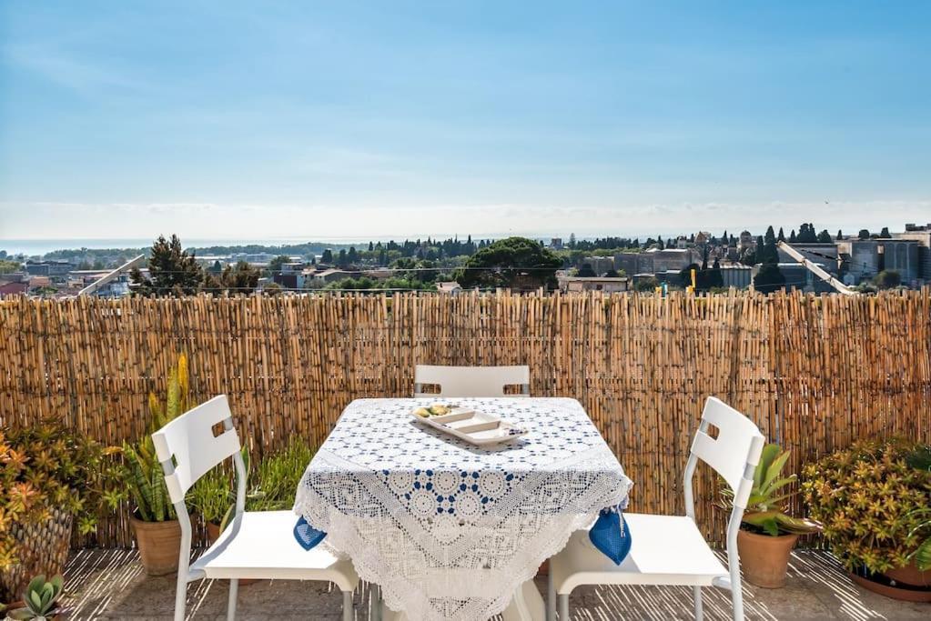 Top Floor Apartment Near Historic Fortino Катания Экстерьер фото